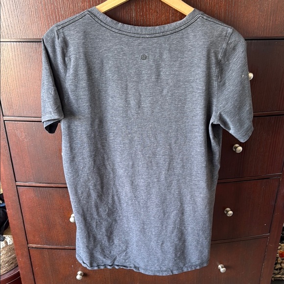 Lululemon Athletica Gray Fitted Short Sleeve Tee - Picture 2 of 4